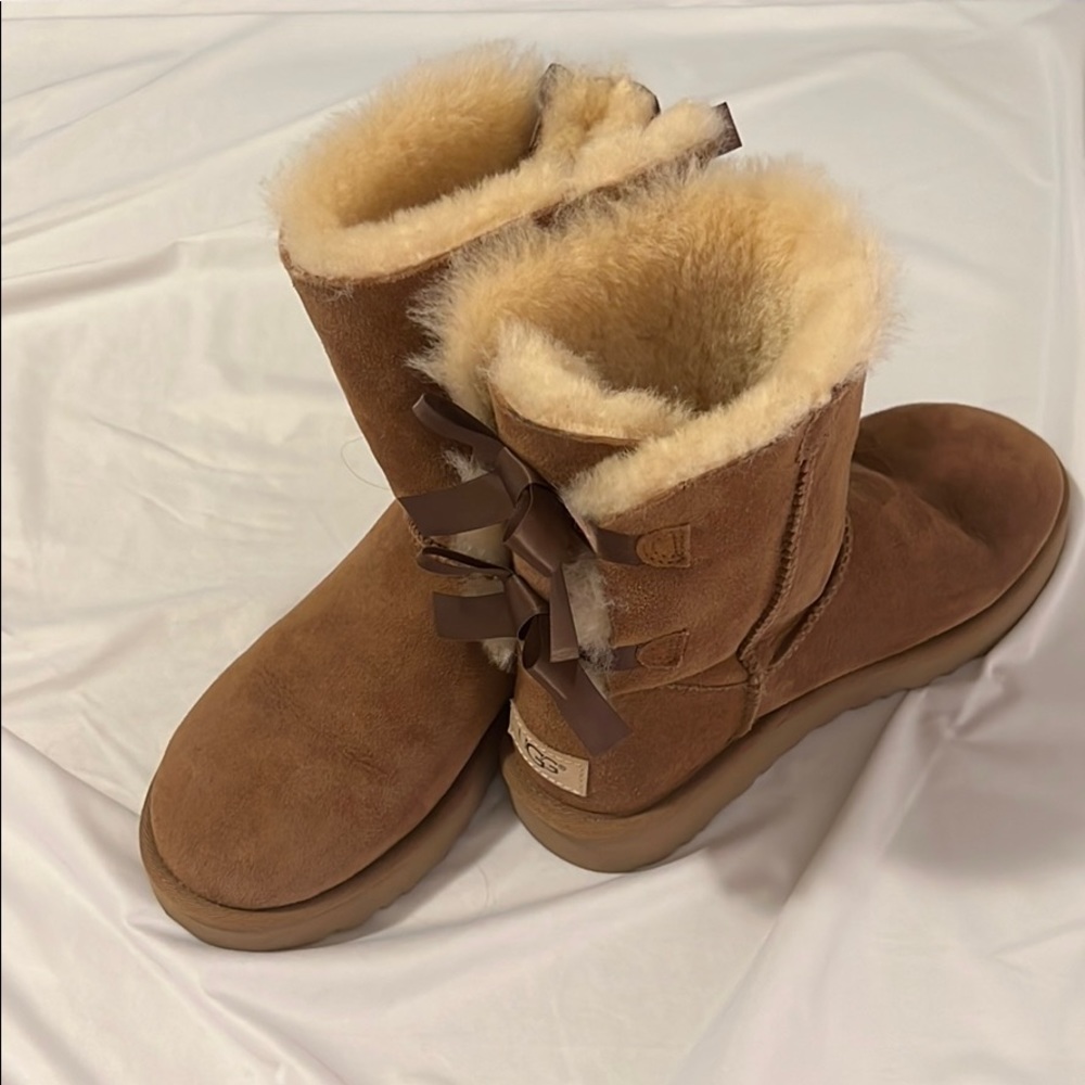 UGGS WITH BOWS